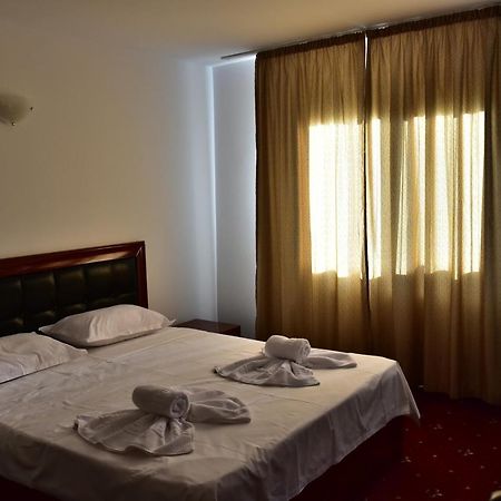 Hotel Ostrov คาลิมาเนช ภายนอก รูปภาพ