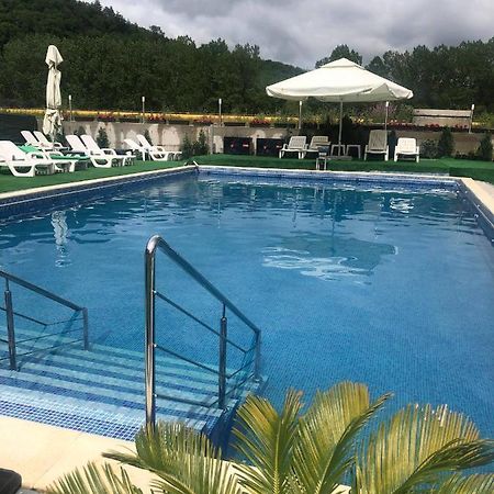 Hotel Ostrov คาลิมาเนช ภายนอก รูปภาพ