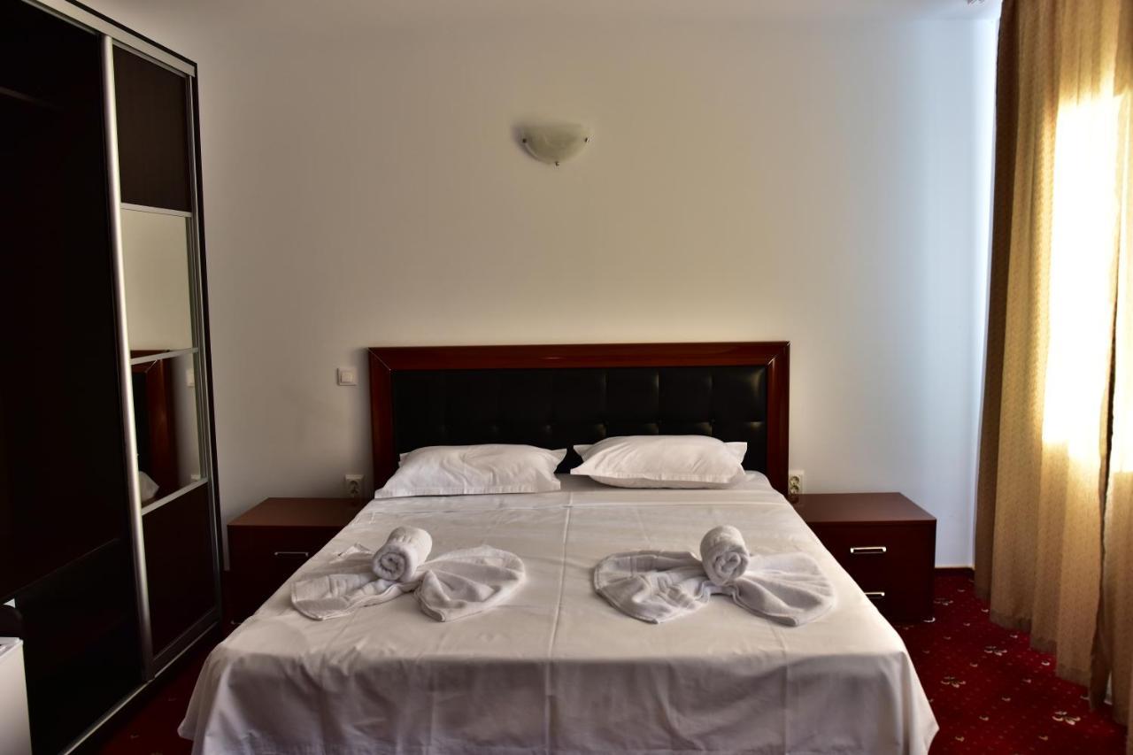 Hotel Ostrov คาลิมาเนช ภายนอก รูปภาพ
