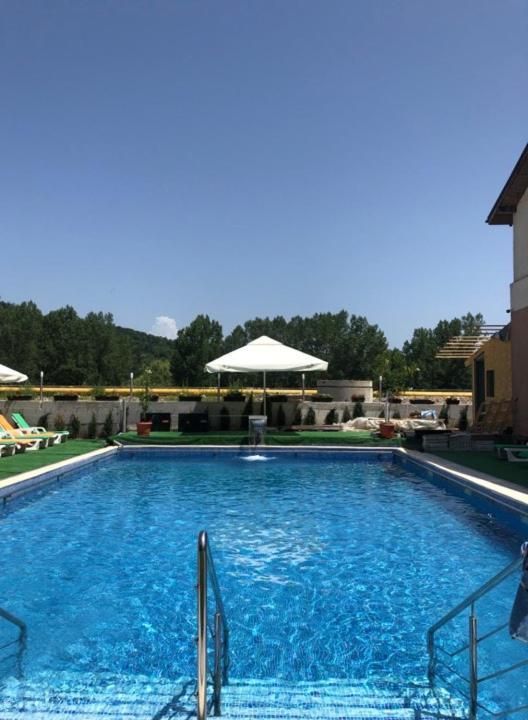 Hotel Ostrov คาลิมาเนช ภายนอก รูปภาพ