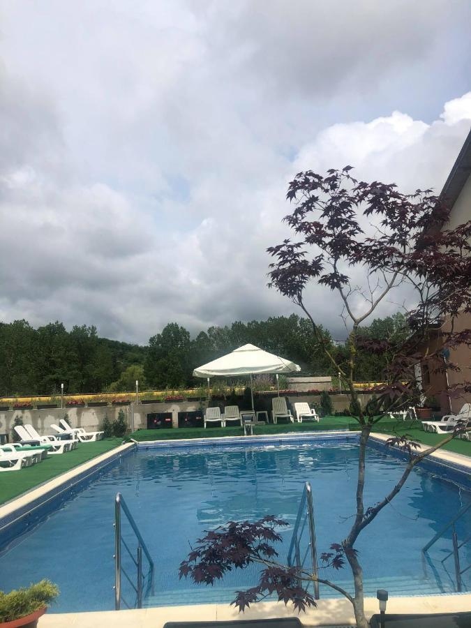 Hotel Ostrov คาลิมาเนช ภายนอก รูปภาพ