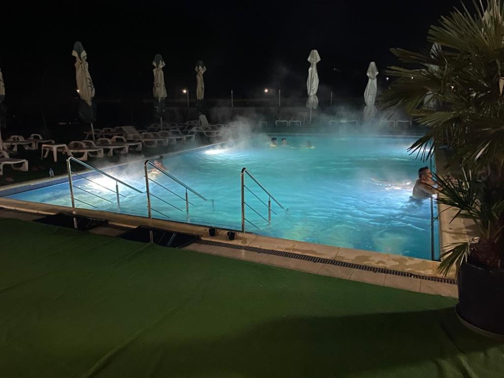 Hotel Ostrov คาลิมาเนช ภายนอก รูปภาพ